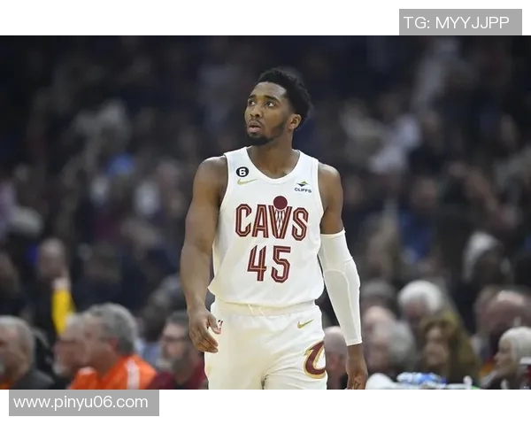 多诺万米切尔领衔球队奋勇争先展现篮球魅力与个人风采 多诺万米切尔领衔球队奋勇争先展现篮球魅力与个人风采